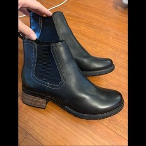 Women size 8.5 black boots